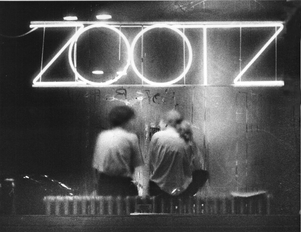 The original Zootz neon sign in 1989.
Gordon Chibroski/Staff Photographer